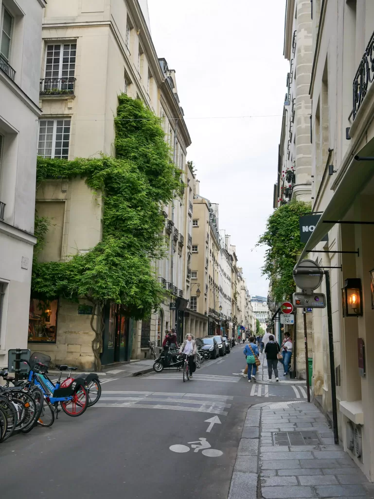 Rue Saint-Louis en Île is the Main Street at Île Saint-Louis. Read more at parisiansundays.com