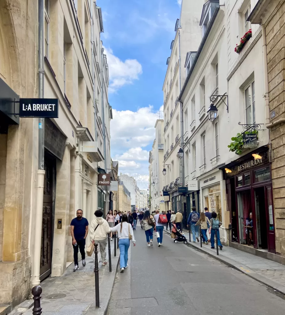 Rue Vieille du Temple is one of the most popular streets of Le Marais, Paris. Discover the neighbourhood with parisiansundays.com