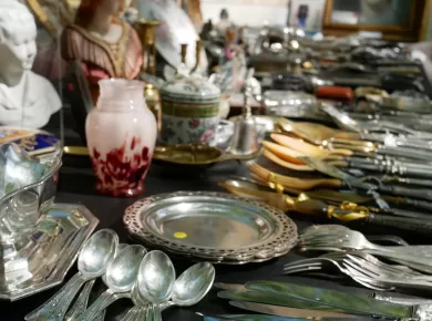 See the list of 9 of the best Paris brocantes / flea and antique markets at parisiansundays.com